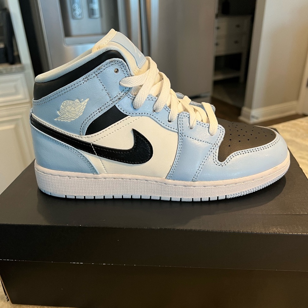 Air Jordan 1 Baby Blue & Black Big Kids Size 6